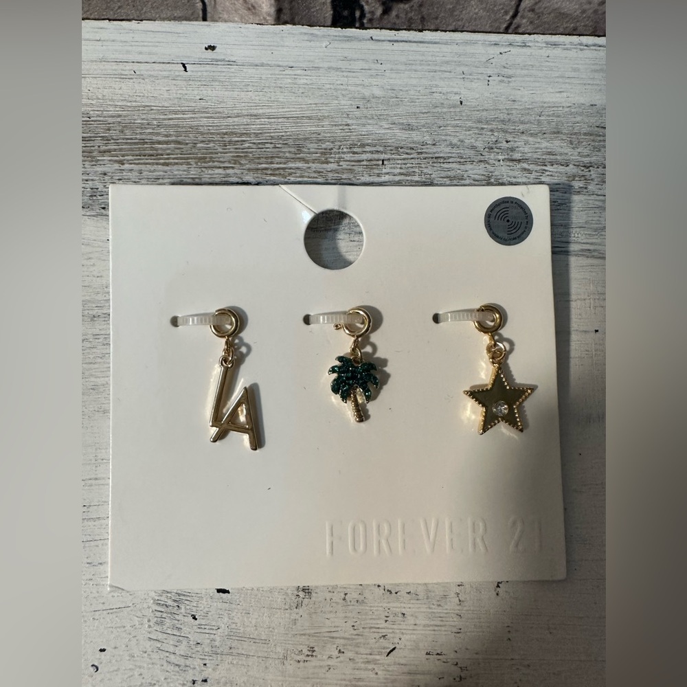 Forever 21 gold LA palm tree star charms for charm bracelet new